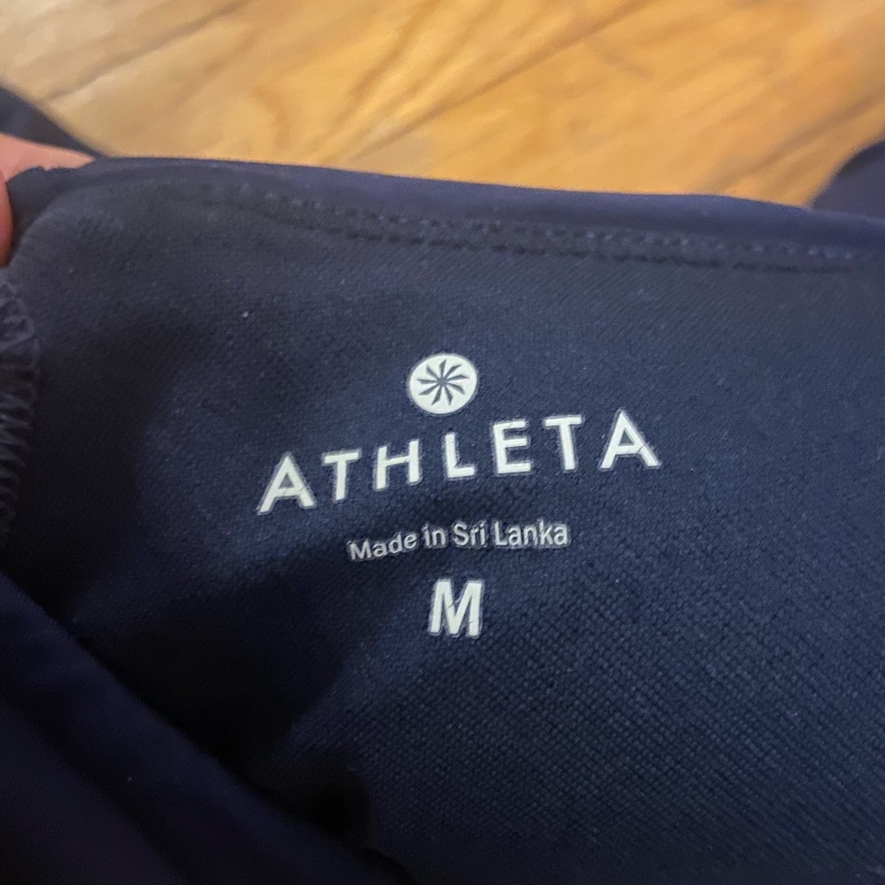 Athleta “key hole” swim suit top - Picture 5 of 7